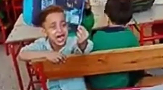 أبو طفل أنام ربع ساعة :أخواته مبيرحوش المدرسة بسبب السخرية اللى حصلت لأبنى