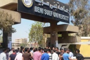 طالبة جامعة بنى سويف أبوها مات والدكتور رفض خروجها من المحاضرة