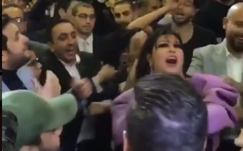 شاهد.. وصلة رقص للفنانة فيفي عبده فى فرح بنت صلاح عبد الله