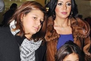 بالفيديو .. رد أبو بنات رانيا يوسف على قصة الفستان