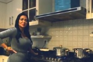 بالفيديو .. أسرار حياة رانيا يوسف فى برنامج جديد