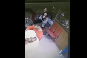 بالفيديو .. أول تحرش بامرأة فى مطعم بالسعودية