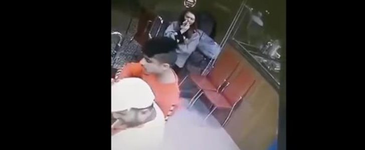 بالفيديو .. أول تحرش بامرأة فى مطعم بالسعودية