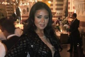 شاهد .. رانيا يوسف ترتدى فستان جرئ على طريقة مهرجان القاهرة السينمائى