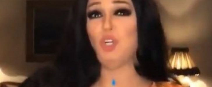 بالفيديو .. تصرف غريب من فيفي عبده عشان تتكرم زى سمية الخشاب