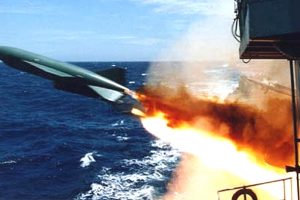 إيران: نستطيع إغراق السفن الحربية الأمريكية بأسلحة سرية.. وأمريكا ترد